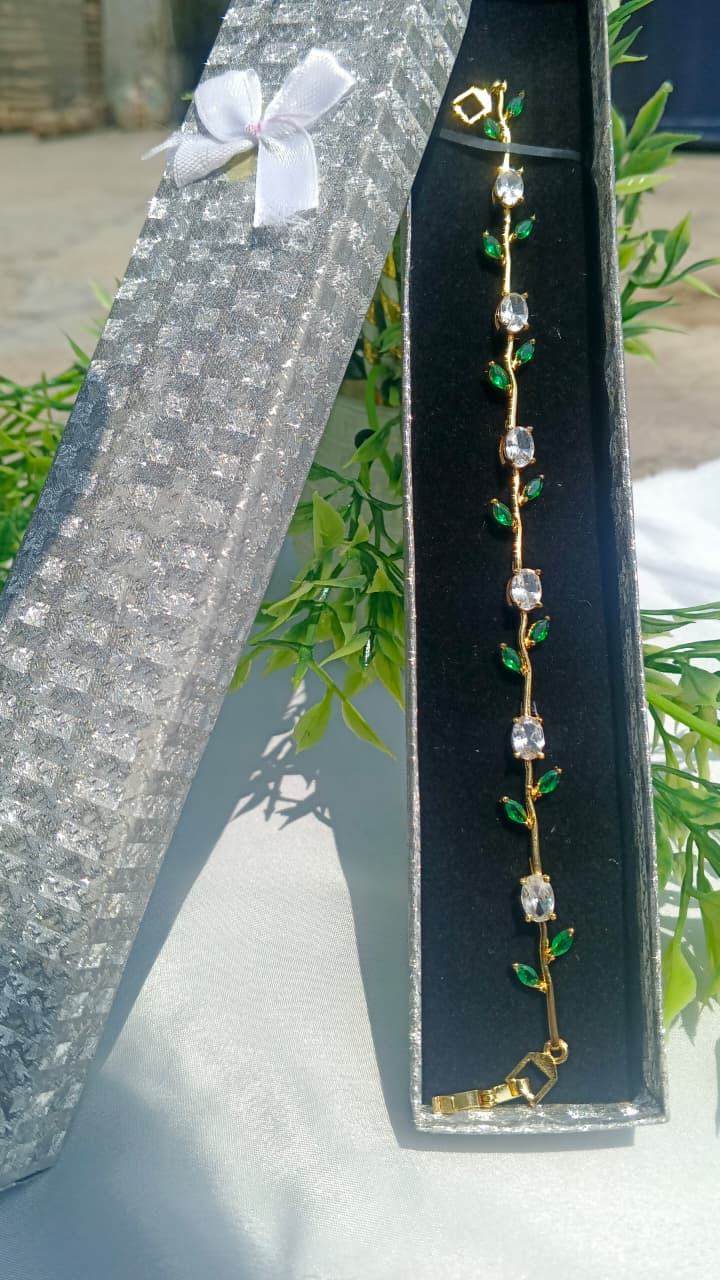 GOLDEN TULIP BRACELET (STAINLESS & Anti-Tarnish)